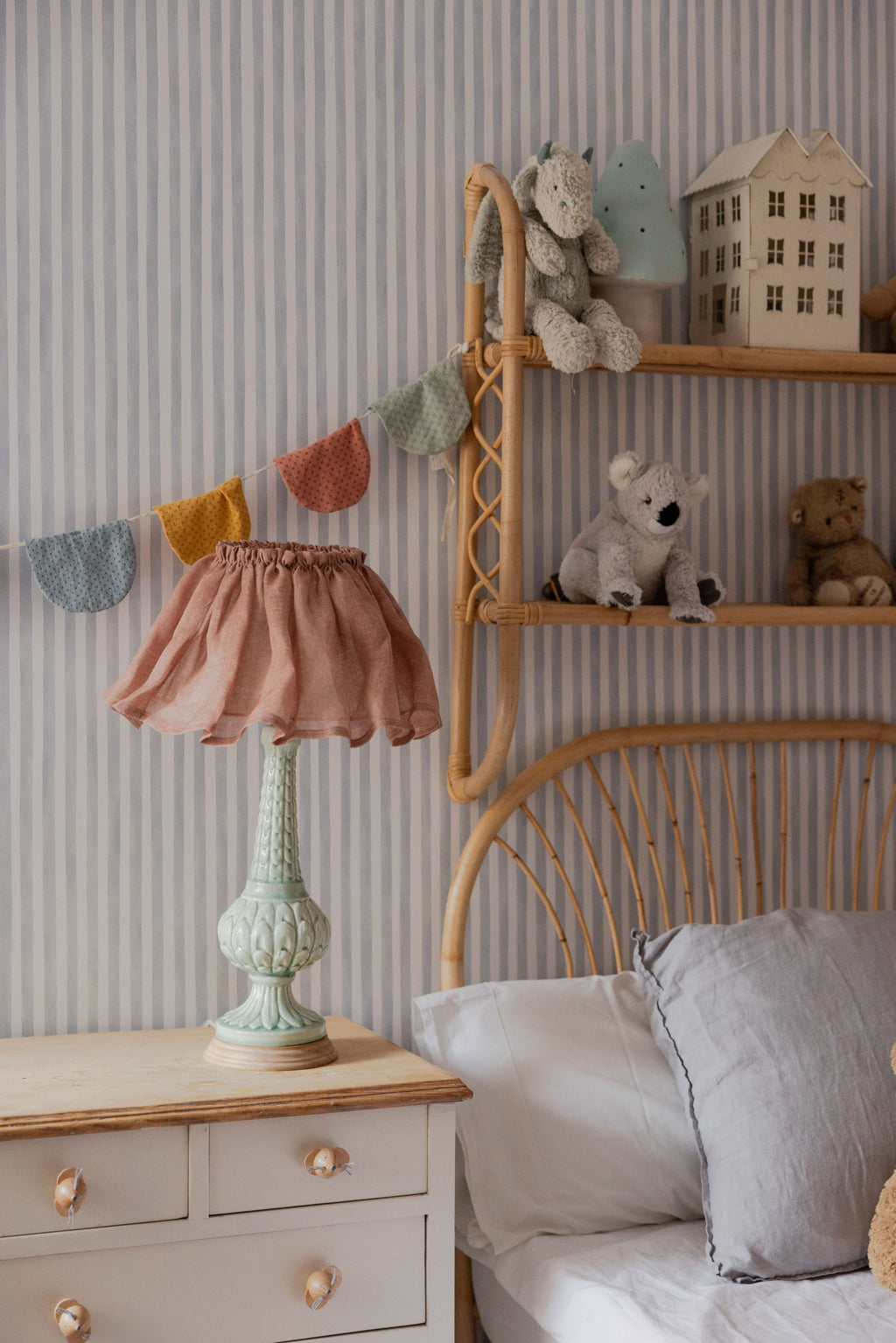 Manises Kids Manu Lamp