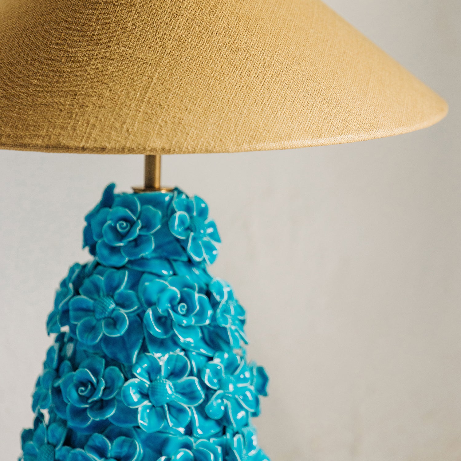 Pantalla Capuchina Oro Viejo