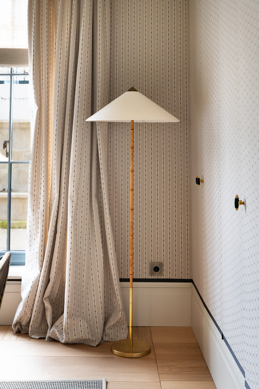 Lámpara de pie Capuchina