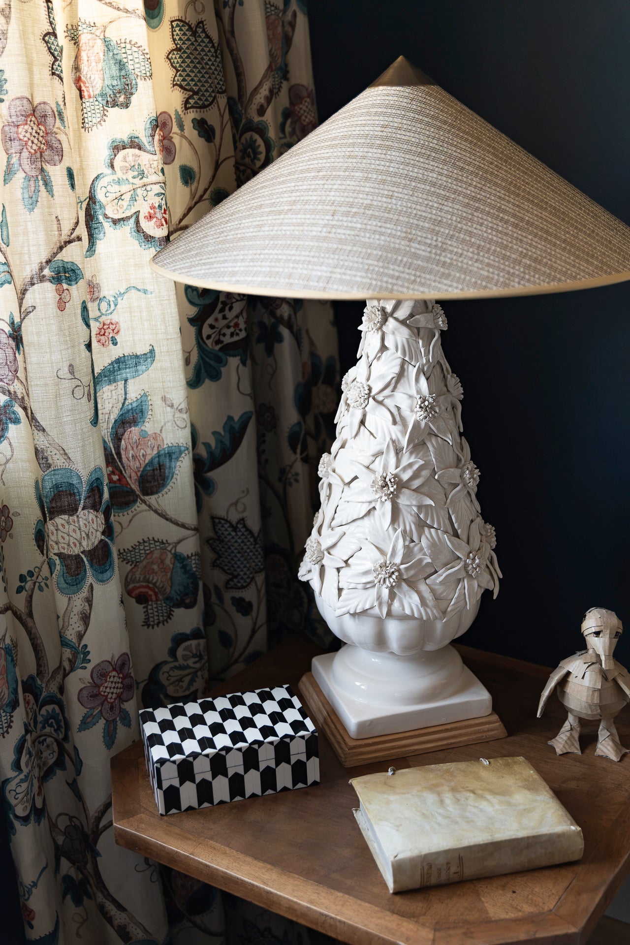 Manises Greta White Lamp