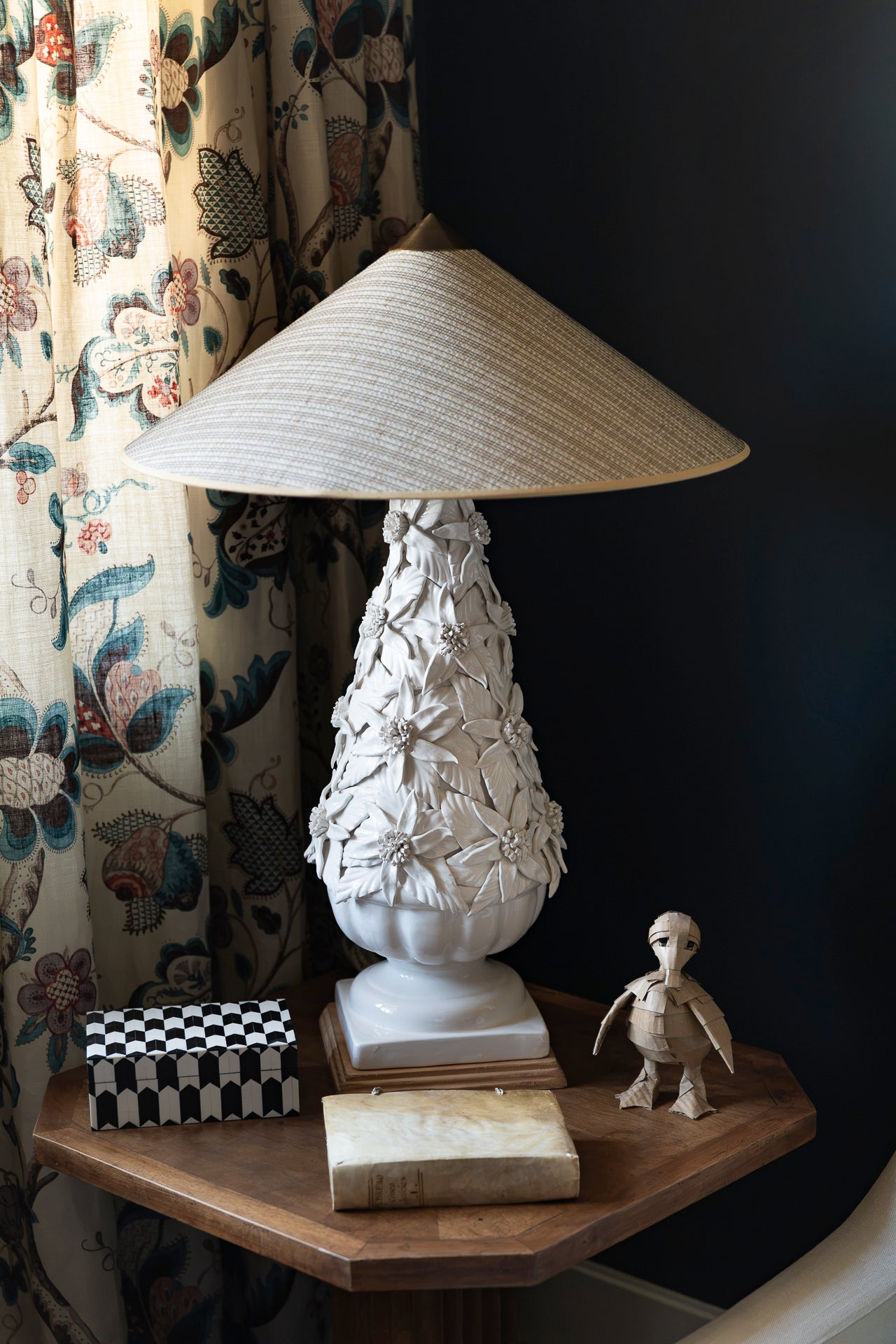 Manises Greta White Lamp