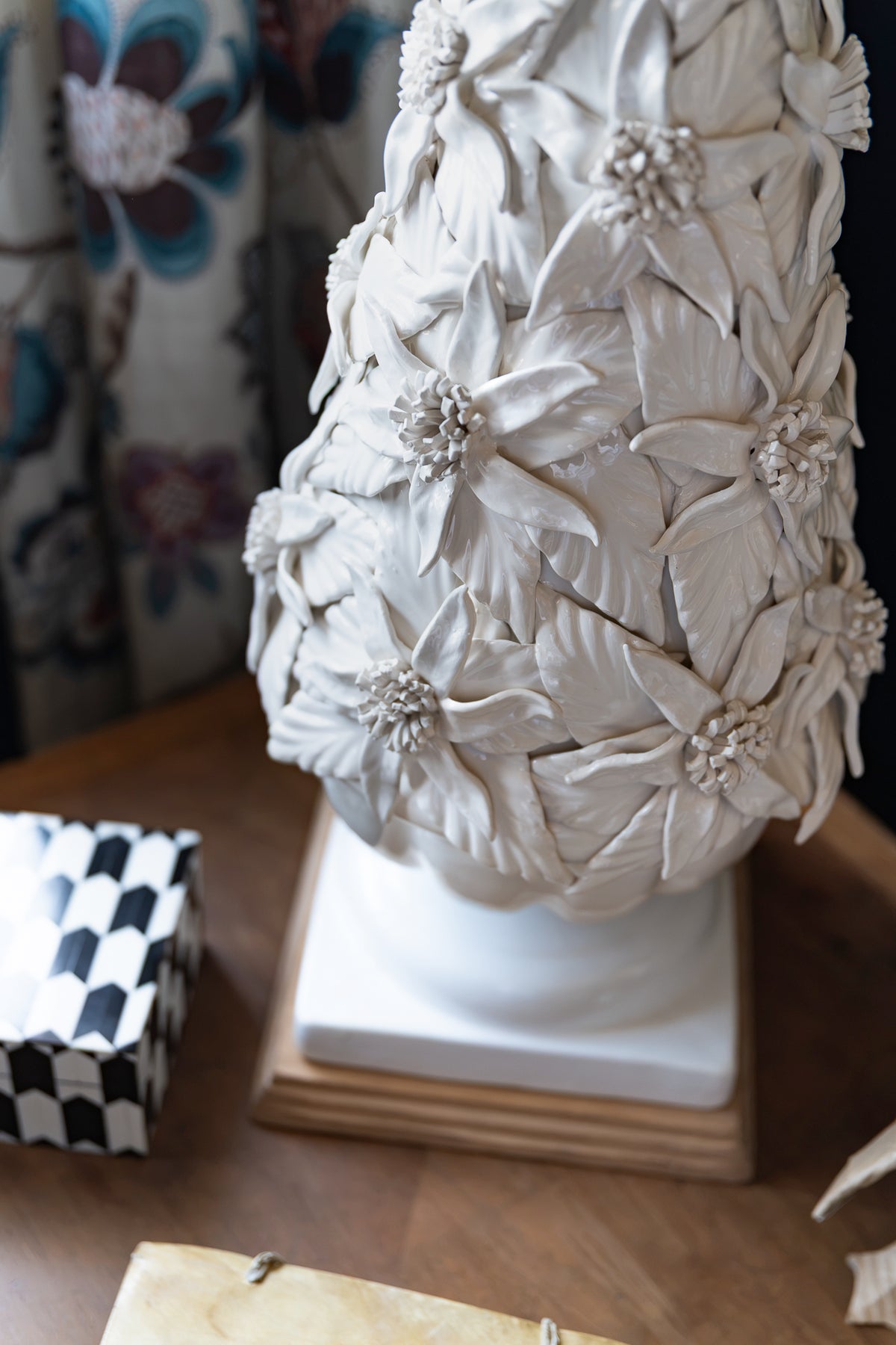 Manises Greta White Lamp