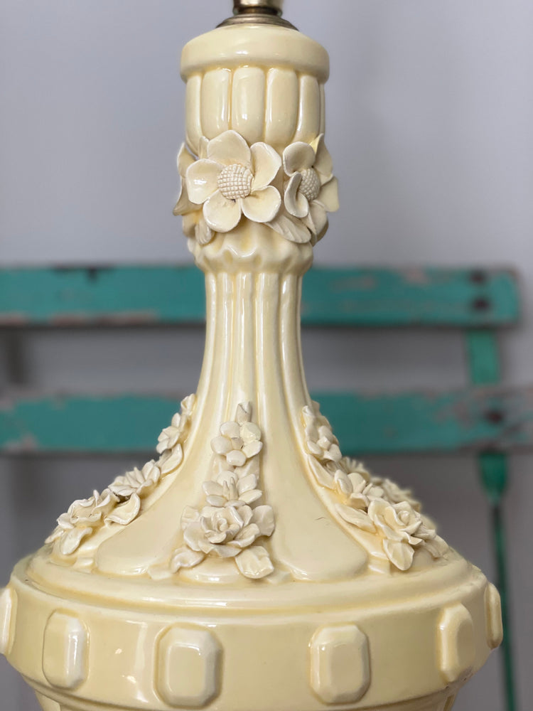 Lámpara de Manises Vintage Flores Amarillo pálido